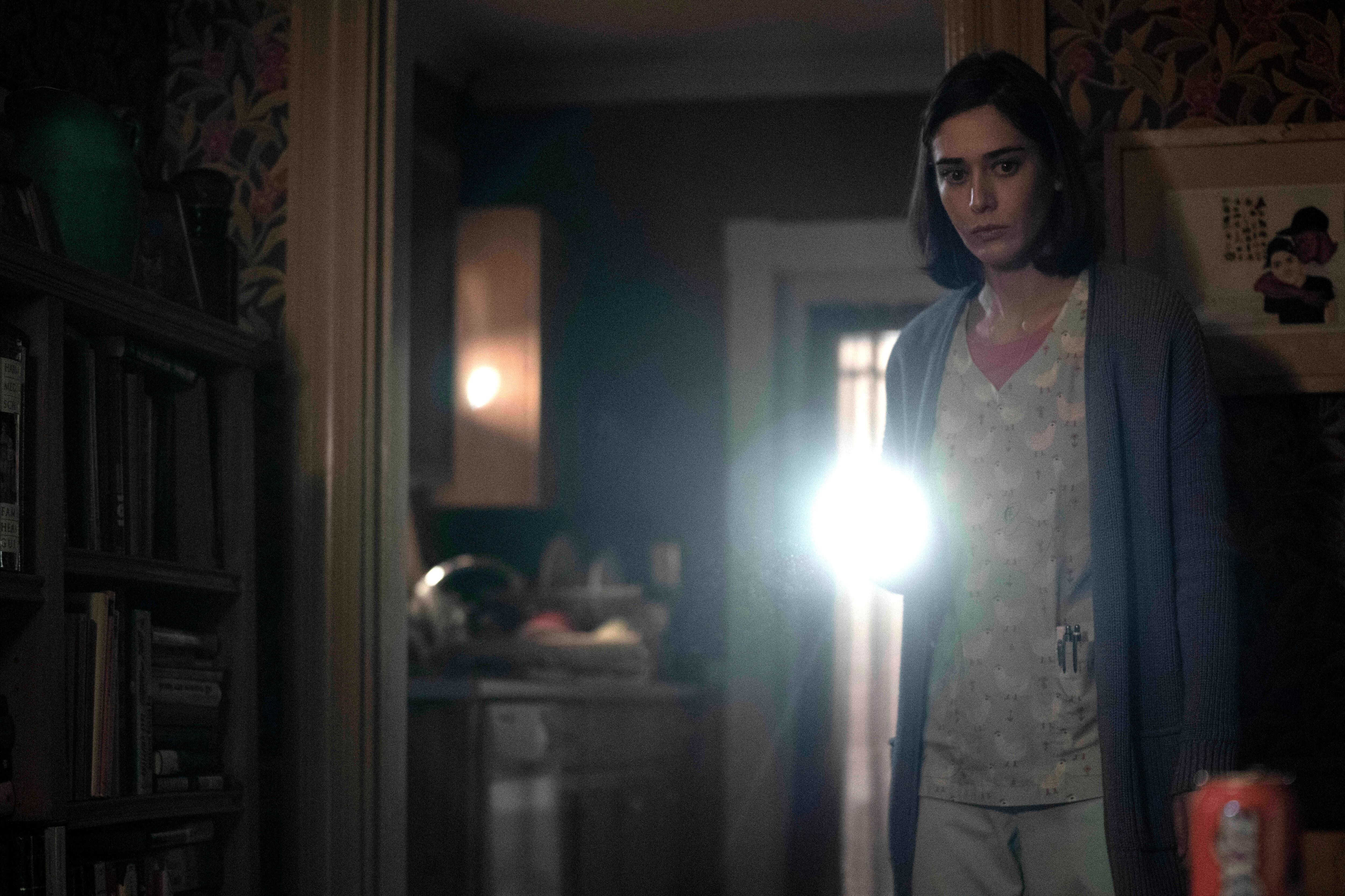 Lizzy Caplan, a cargo del protagónico. Los diez episodios estarán dispuestos desde el próximo jueves.