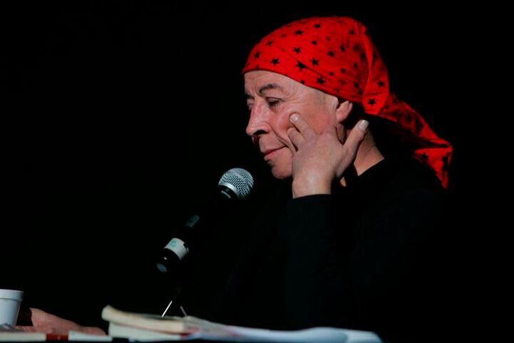 En 1952 nace el escritor y artista chileno Pedro Lemebel, referente de la diversidad. Un cáncer de laringe terminó con su vida en enero de 2015.