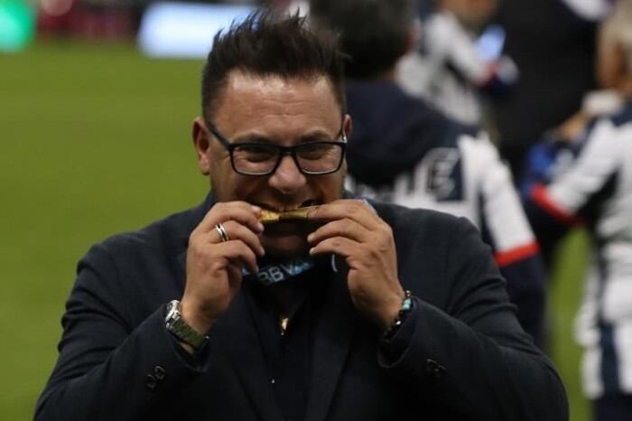 Mohamed celebra la obtención del título con los Rayados de Monterrey.