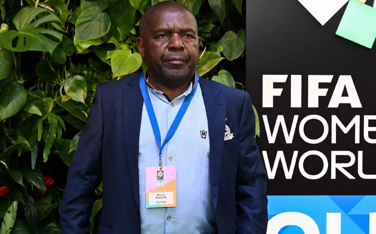 Bruce Mwape, técnico de la selección femenina de fútbol de Zambia, será investigado por denuncias de abuso sexual a las jugadoras