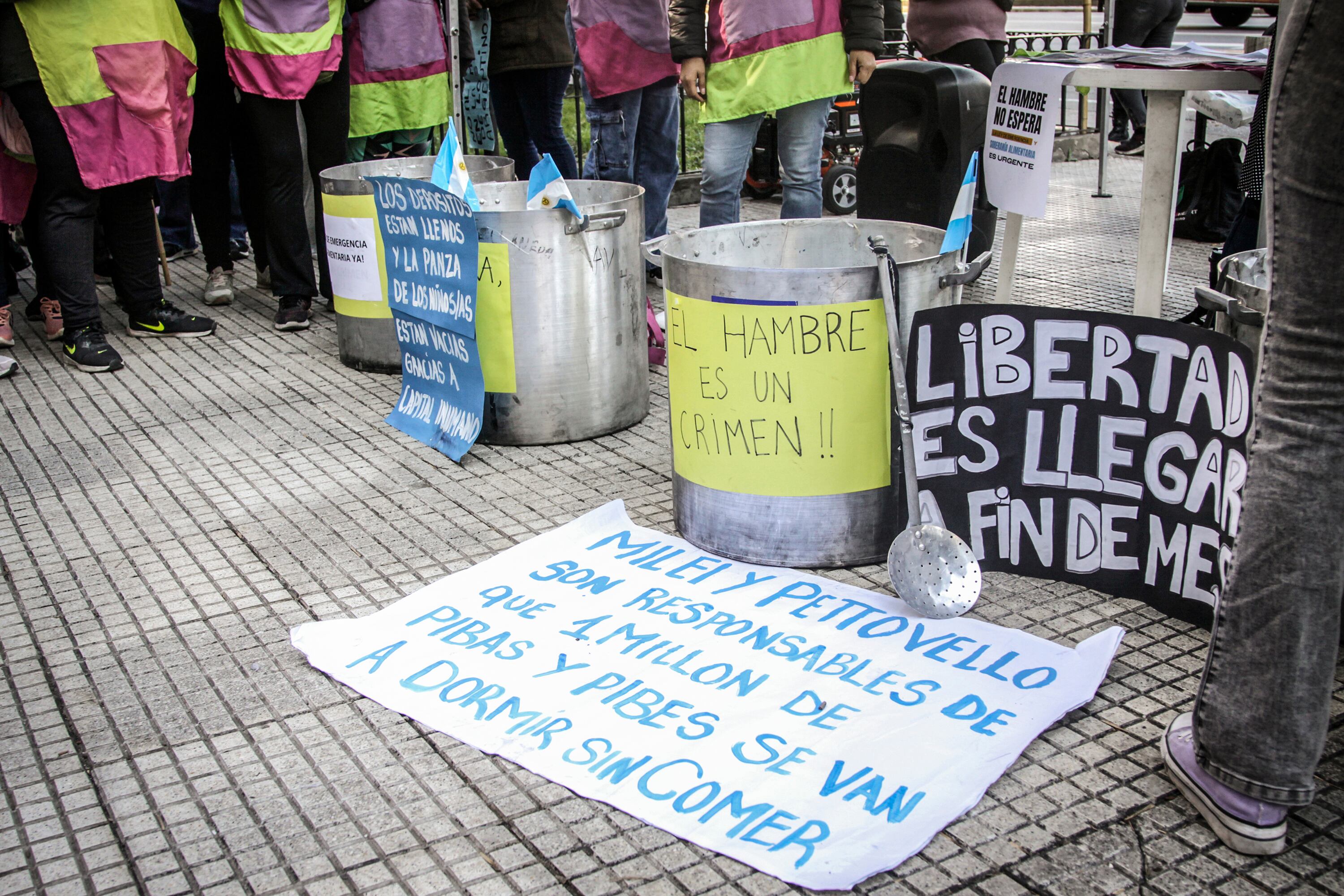 Los movimientos sociales reclamaron por la tarjeta Alimentar.
