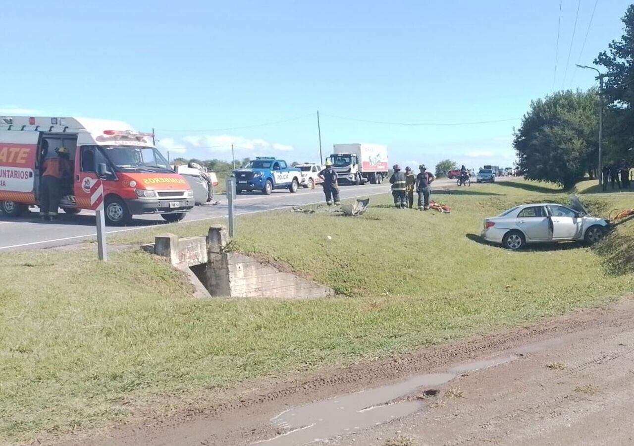 Las autoridades trabajan tras el accidente. 