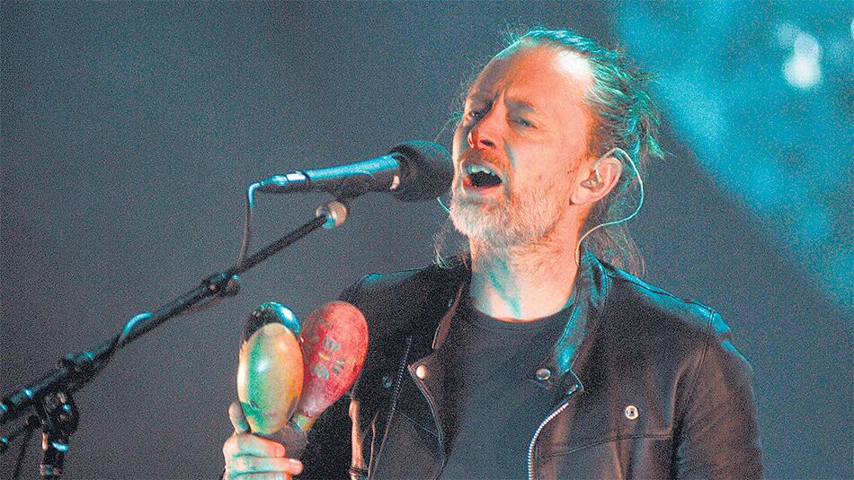 En varios pasajes del show, Radiohead experimentó con la canción como materia prima.