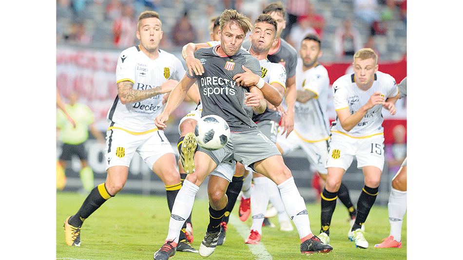 Facundo Sánchez no se entrega a pesar de estar rodeado.