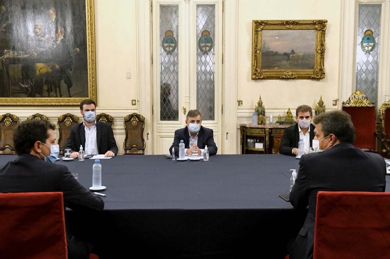 La reunión del ministro del Interior, Eduardo "Wado" De Pedro, y el titular de la Cámara de Diputados, Sergio Massa, con el presidente del bloque del PRO, Cristian Ritondo, Mario Negri (UCR) y Juan López (CC), el jueves pasado.