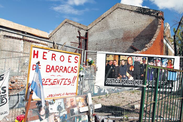 El incendio provocó la muerte de ocho bomberos y dos rescatistas.