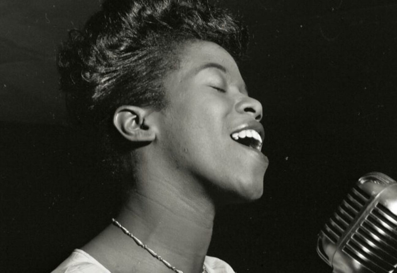 Sarah Vaughan a los 22 años, hacia 1946, en el apogeo del bebop. 
