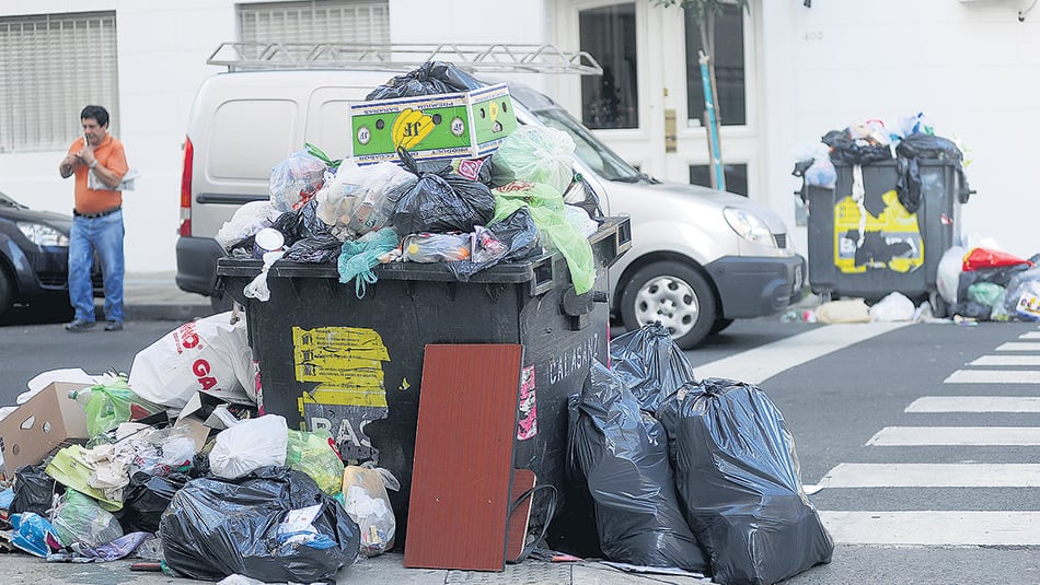 La quema de basura es una práctica que se está abandonando en el resto del mundo porque afecta al medioambiente.