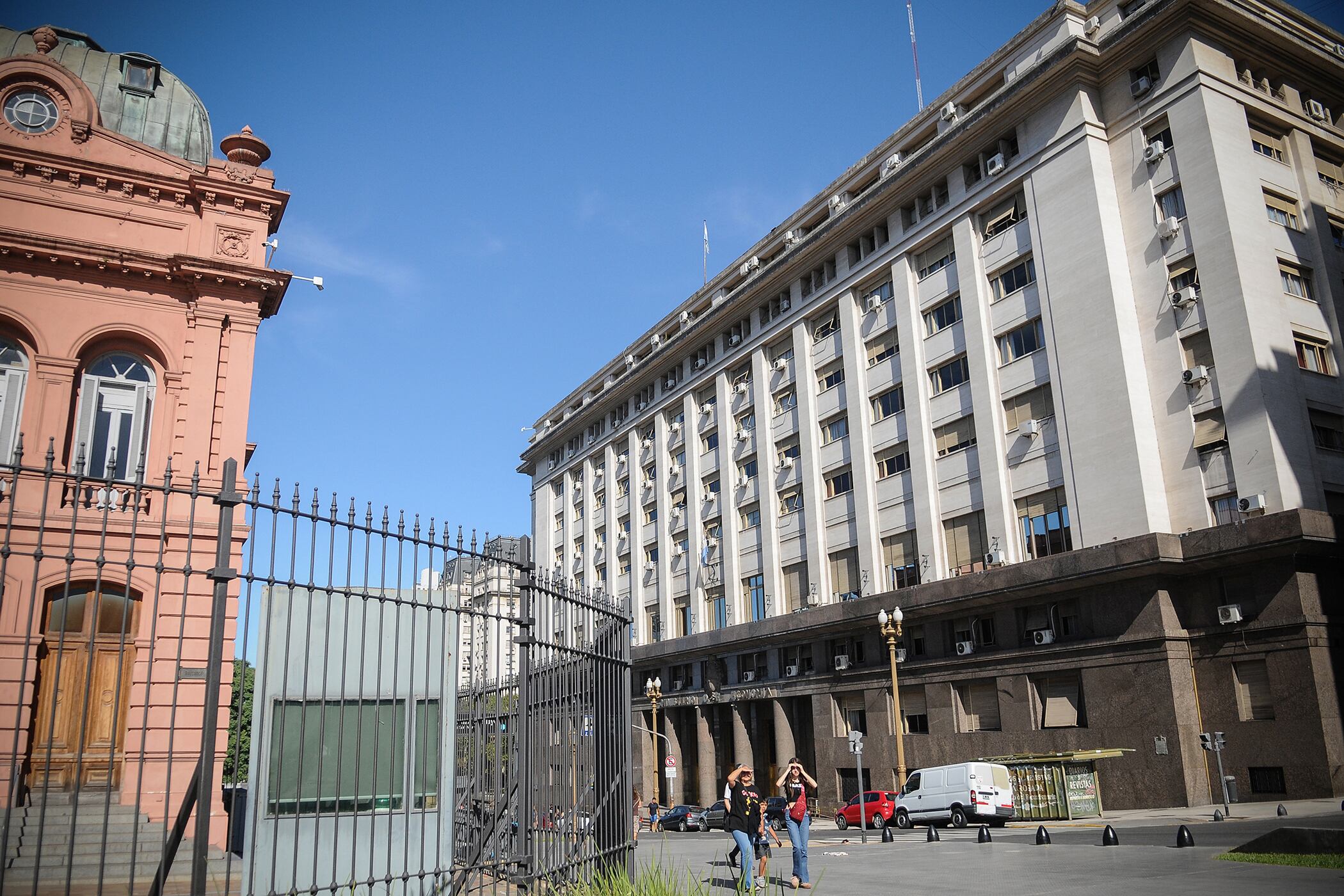 El gobierno sigue celebrando el ajuste fiscal pero todo el ahorro que hace la sociedad se destina al pago de vencimientos de deuda.