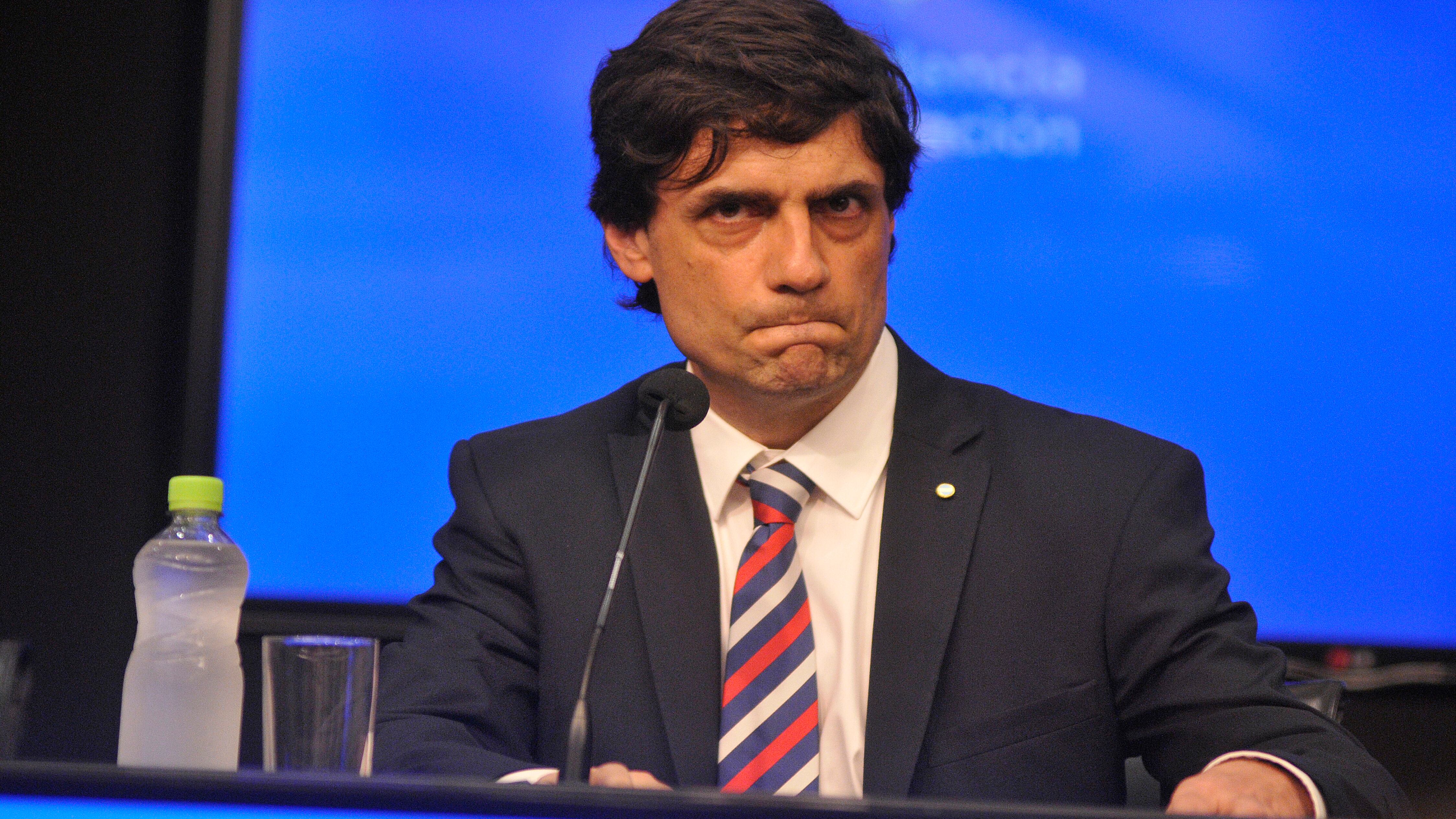 El ministro de Hacienda, Hernán Lacunza, informó que se extiende los plazos de pagos sin quita de capital ni intereses.