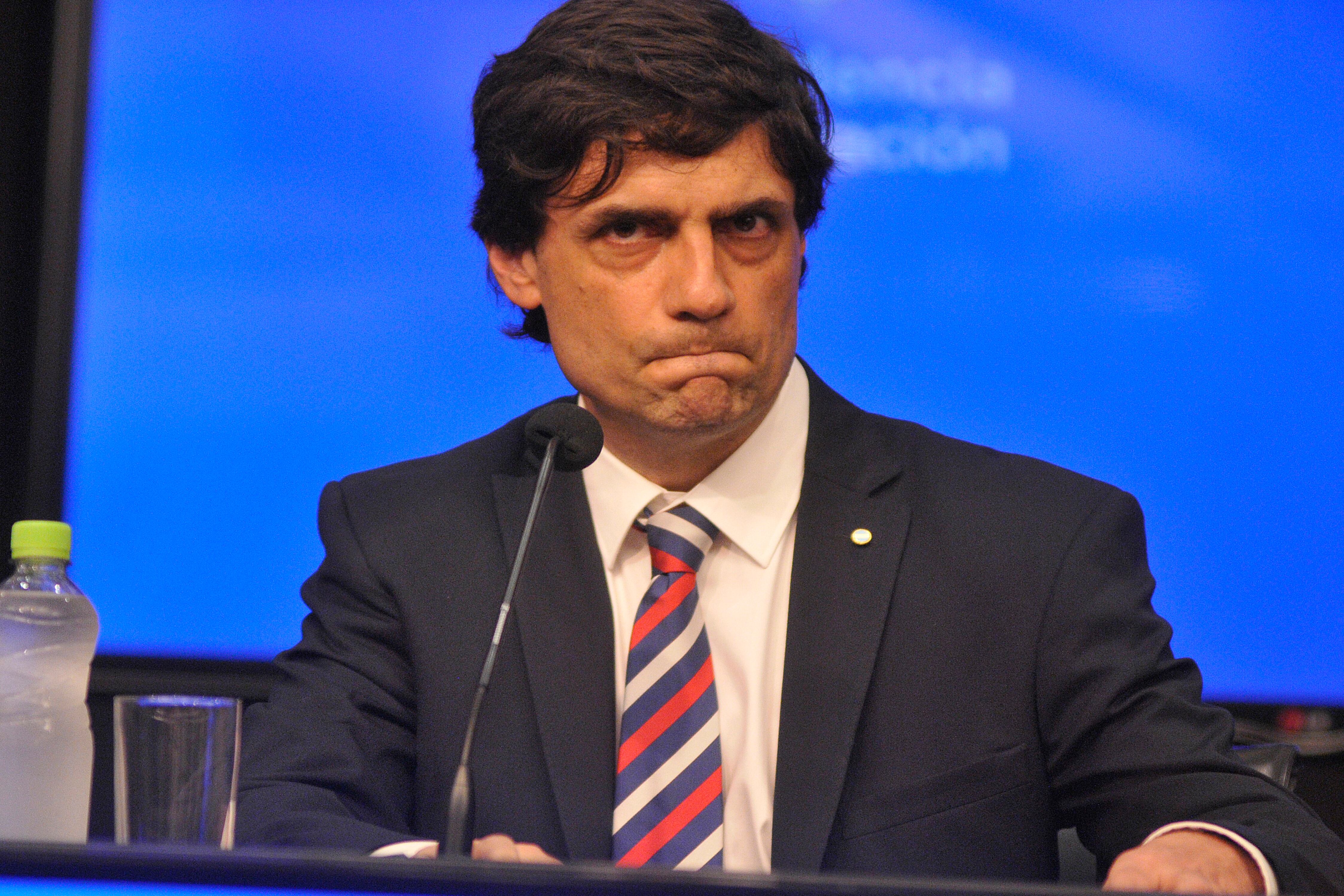 El ministro de Hacienda, Hernán Lacunza, informó que se extiende los plazos de pagos sin quita de capital ni intereses.