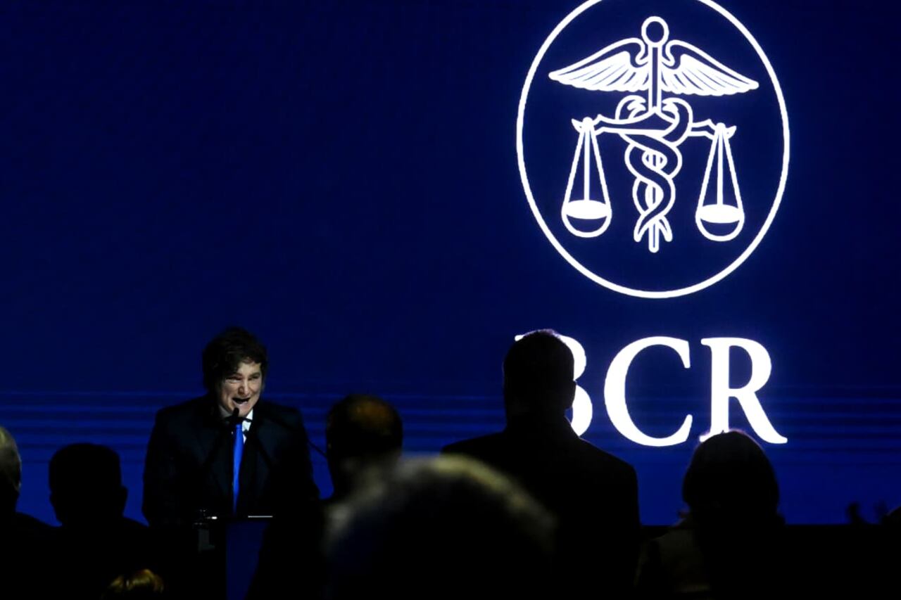 El Presidente fue a Rosario, habló de tasas de interés, pero no de corrupción