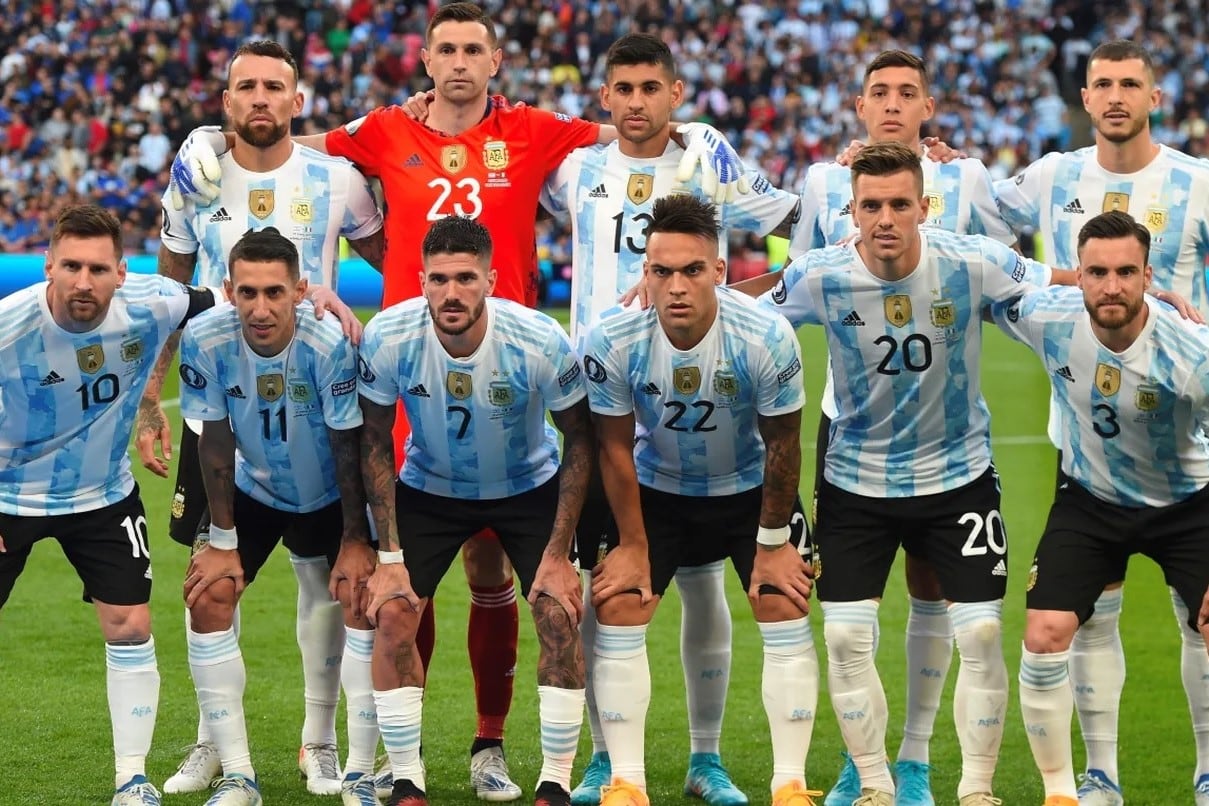Falta poco para conocer la lista definitiva de los 26 jugadores argentinos que disputarán el Mundial Qatar 2022. Imagen: @argentina.