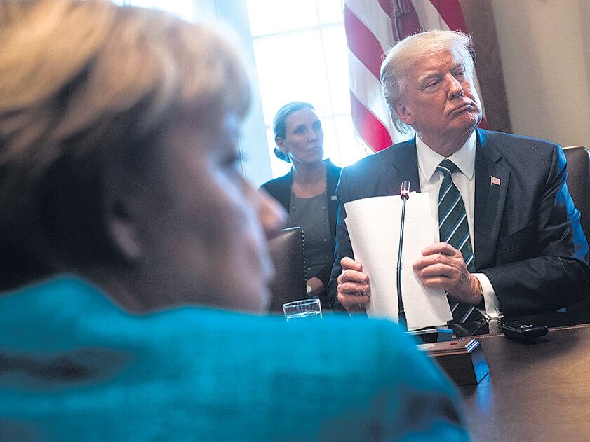 Aunque Trump aseguró que la reunión con Merkel fue “excelente”, la frialdad era palpable.