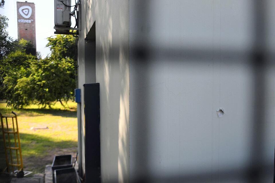 Las instalaciones de Televisión Litoral fueron baleadas en dos oportunidades.