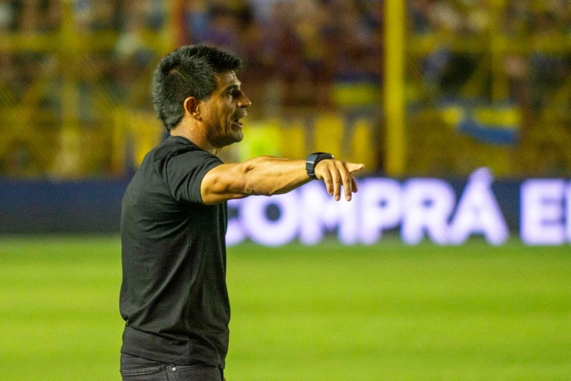 El técnico de Boca Hugo Ibarra
