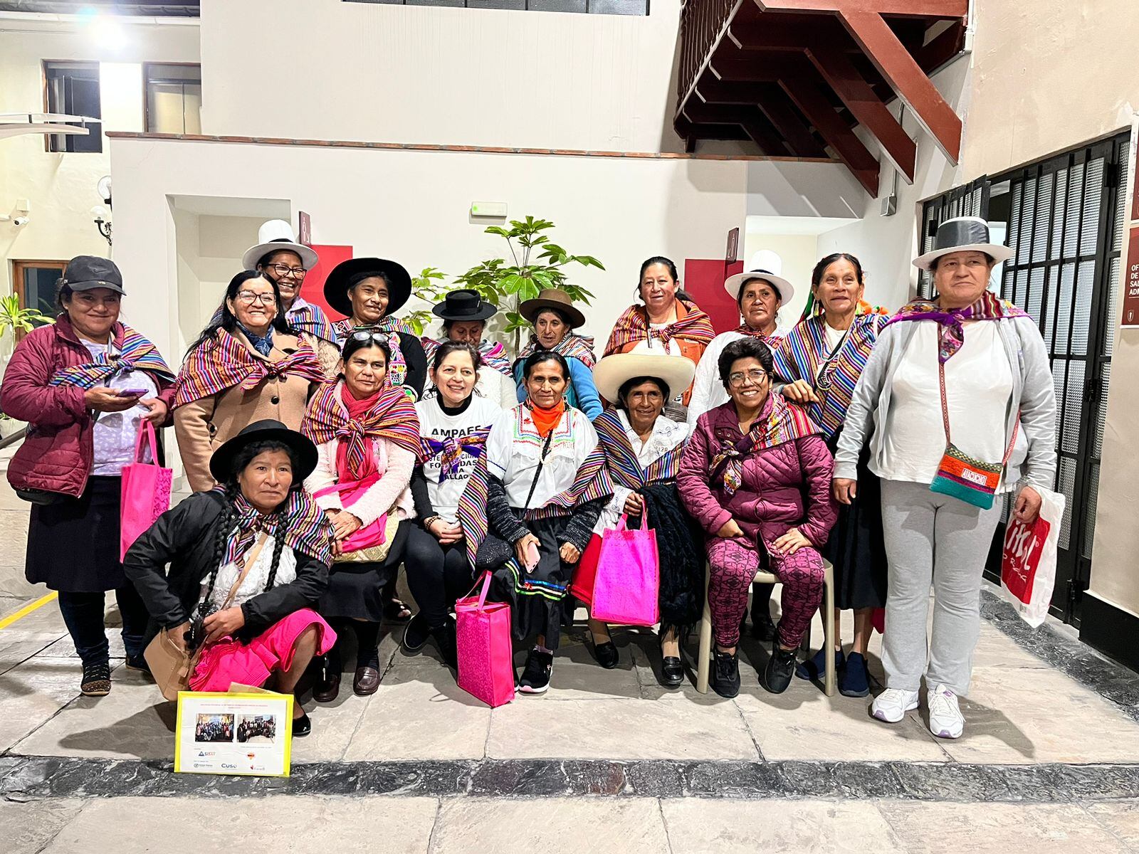 Presidentas de AMPAEF que agrupan a más de 3 mil mujeres de 9 regiones del país, reunidas en Lima, para evaluar su accionar, exigir justicia y reparaciones integrales.