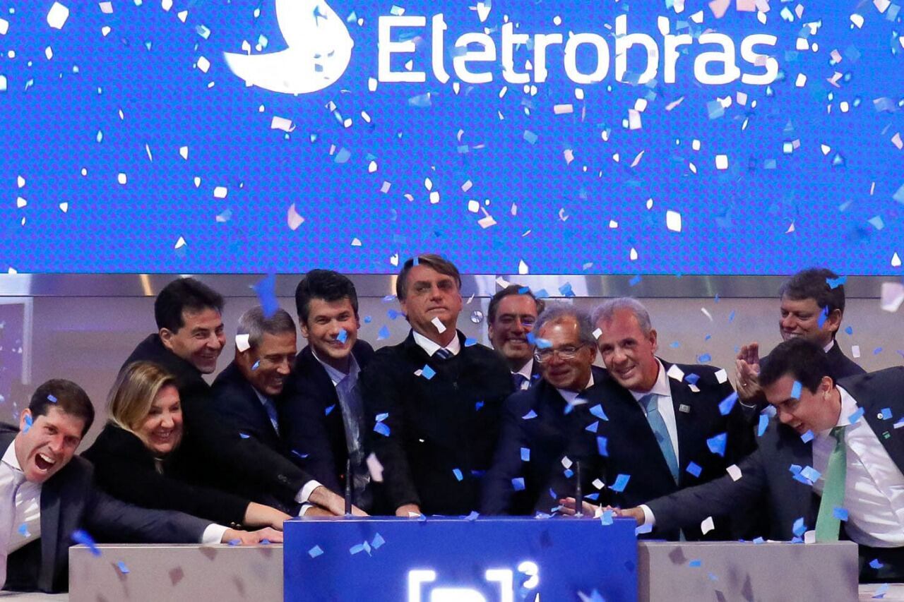 Bolsonaro decidió reducir la participación estatal en la compañía y lo oficializó en la Bolsa de San Pablo.