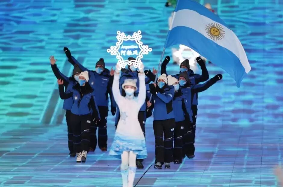 Desfile de los integrantes de la delegación argentina en Beijing 2022.  
