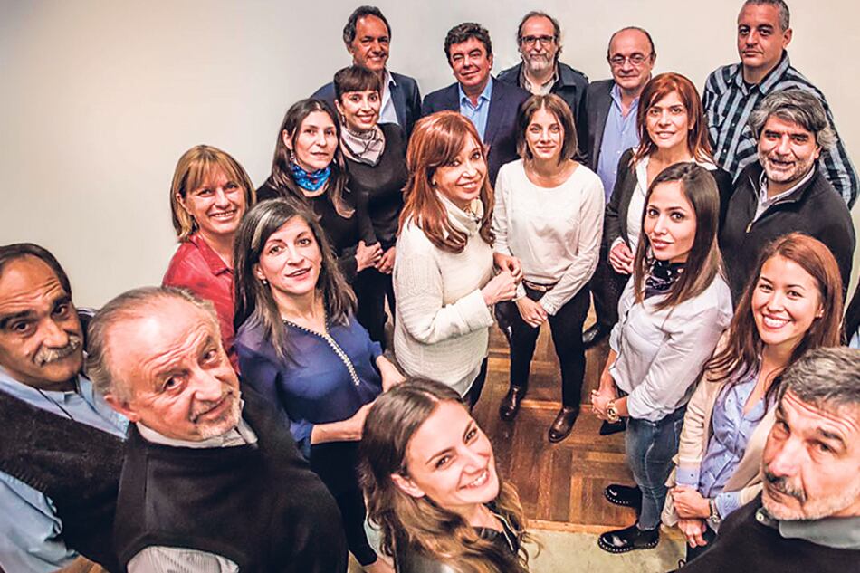 Cristina Kirchner se reunió ayer en el Instituto Patria con los candidatos a diputados de Unidad Ciudadana.