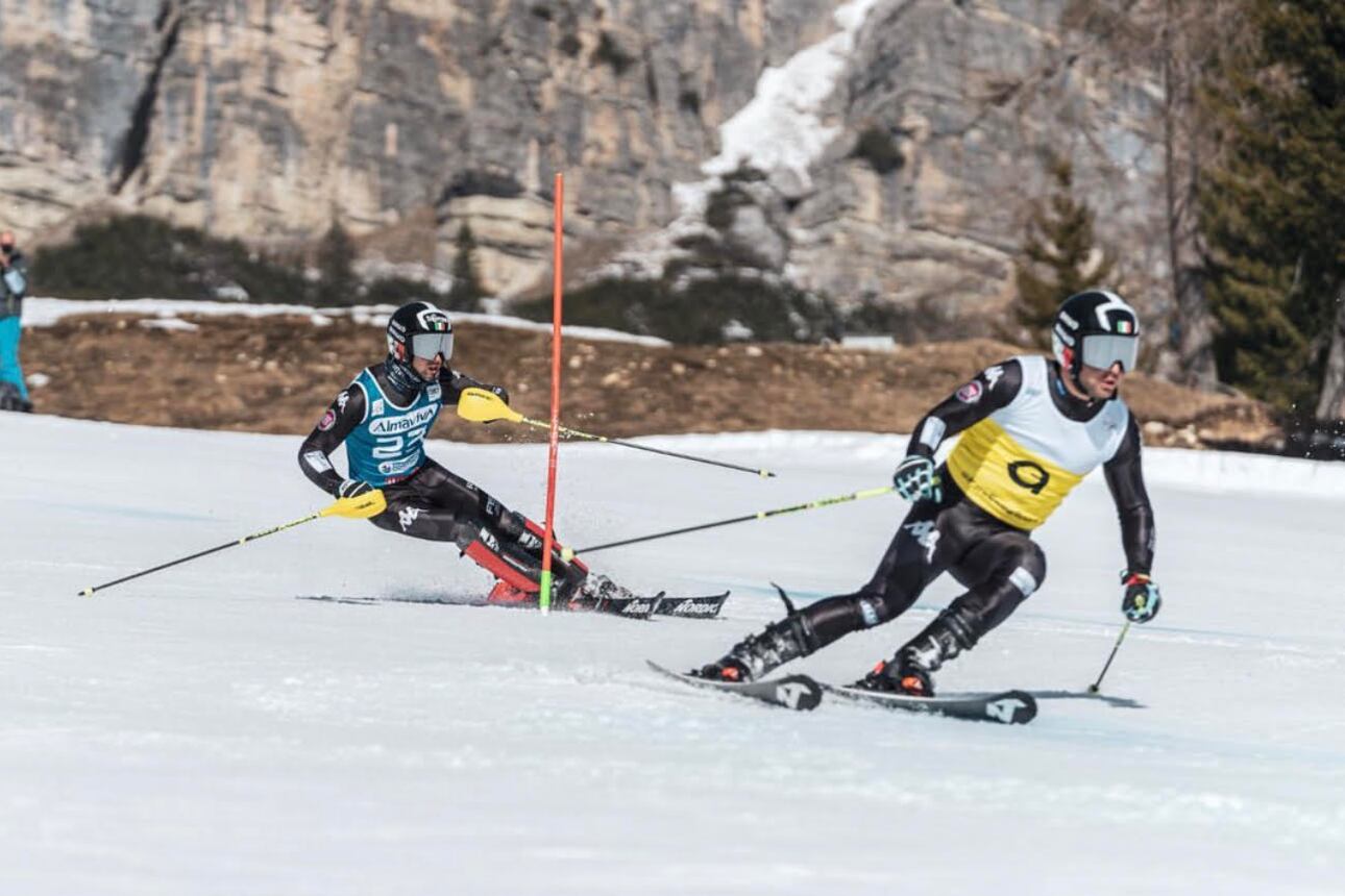 Andrea Ravelli va al frente y guía a Giacomo Bertagnolli.