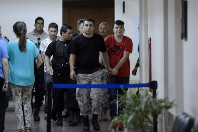 Segovia (uno de los esposados) es quien habría instigado el crimen, y cliente de Cella. 