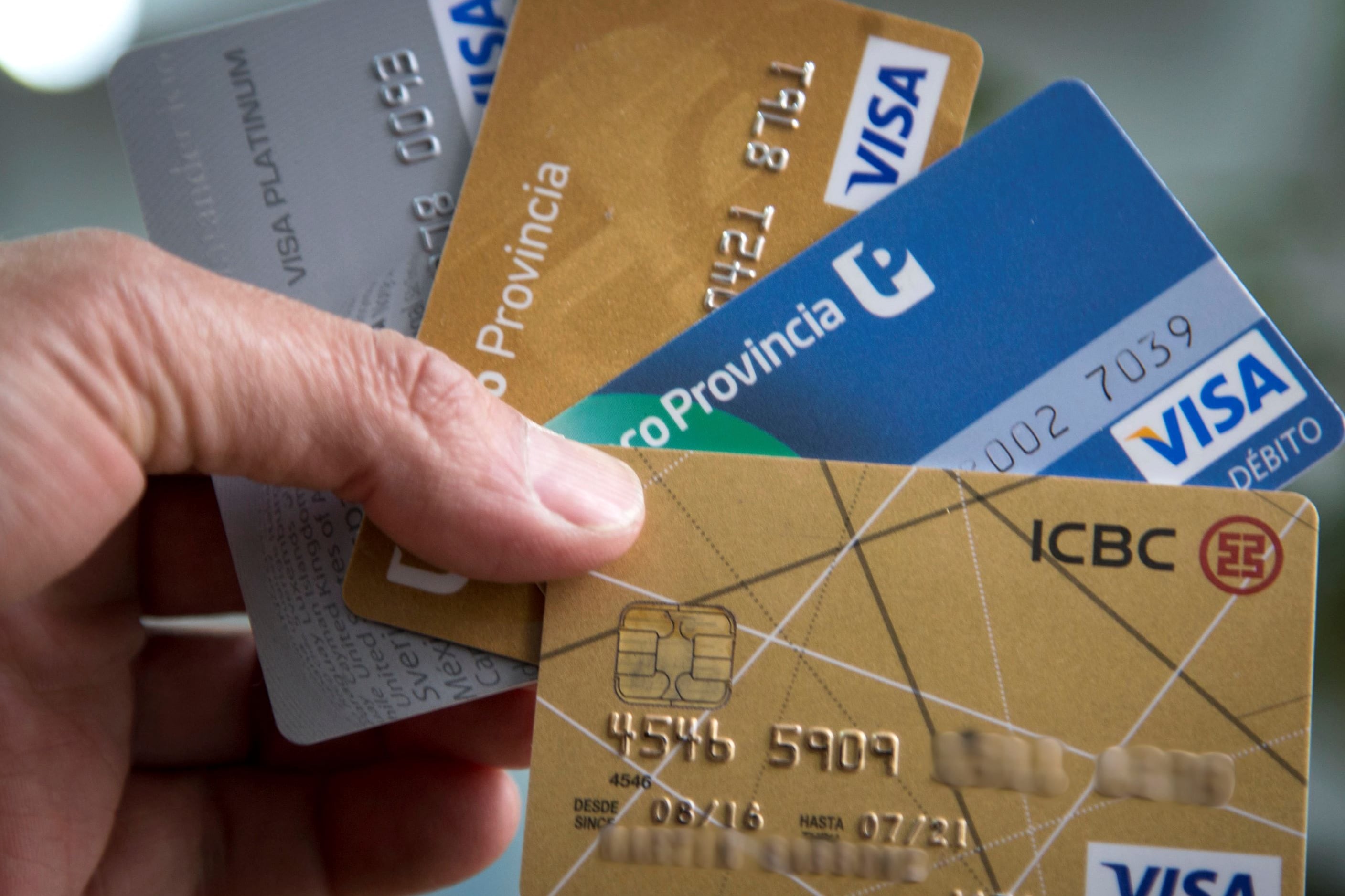 Para los usuarios y comerciantes, la utilización de los plásticos será otro dolor de cabeza