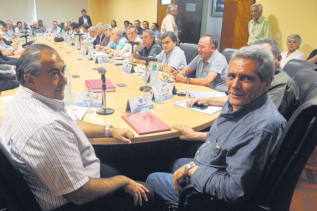 Héctor Daer, Juan Carlos Schmid y Carlos Acuña, los triunviros que representan a distintas líneas internas.