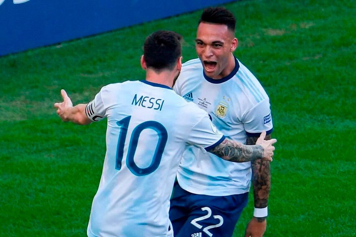 Messi y Lautaro en la Selección. El astro quiere que la imagen se repita en el Barcelona.