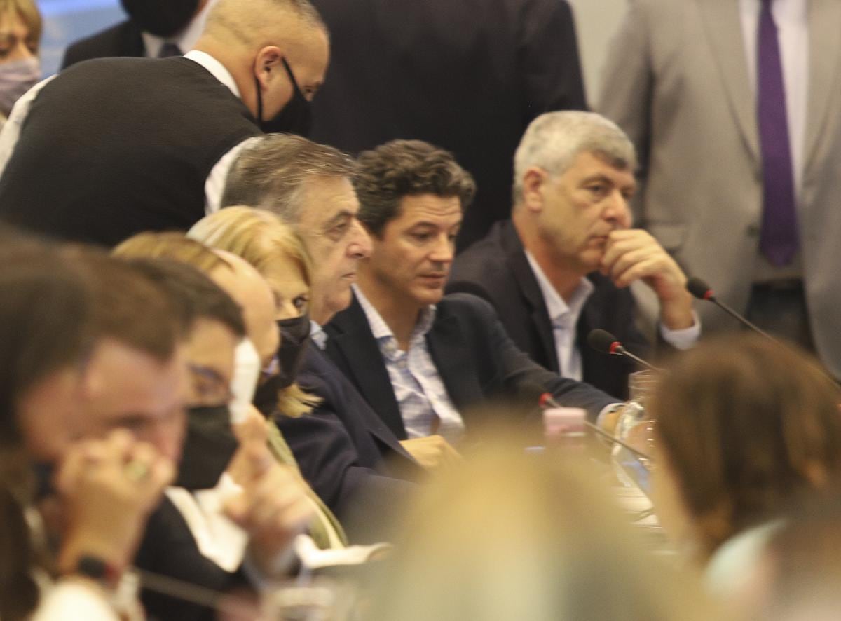 Los diputados Mario Negri, Luciano Laspina y Ricardo Buryaile durante la reunión de la Comisión de Presupuesto.