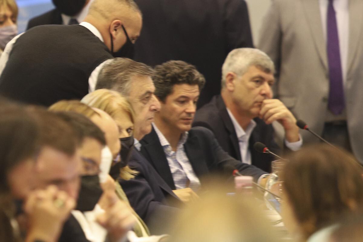 Los diputados Mario Negri, Luciano Laspina y Ricardo Buryaile durante la reunión de la Comisión de Presupuesto.