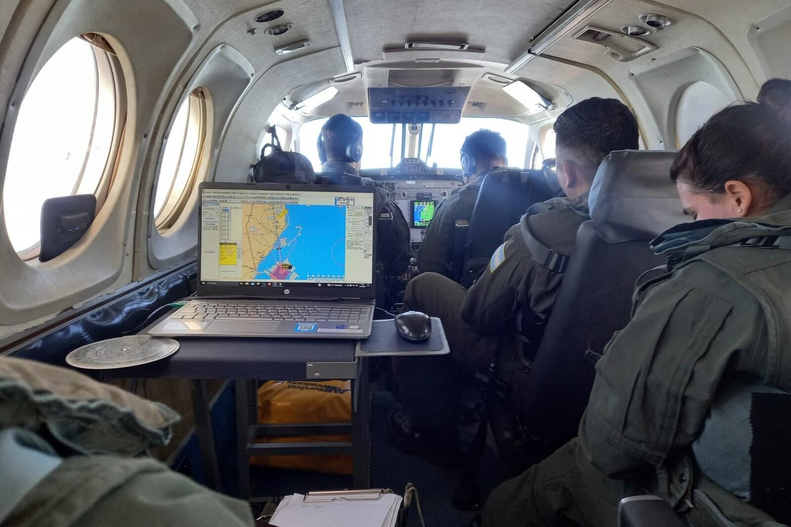 Mar del Plata: encuentran una mochila, una zapatilla y un chaleco salvavidas de los tripulantes desaparecidos en el mar. (Imagen: Prefectura Naval Argentina)