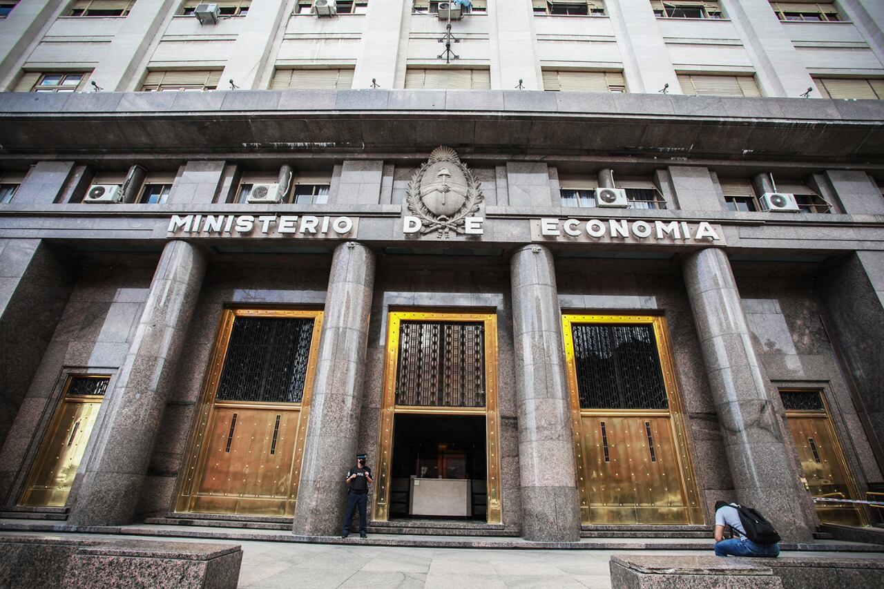 La cotización del dólar es otro de los frentes que tenía abiertos Guzmán.