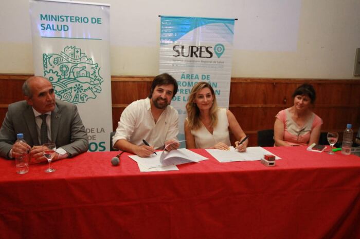 El ministro de Salud, Nicolás Kreplak, y la vicepresidenta institucional de la UNLP, Andrea Varela