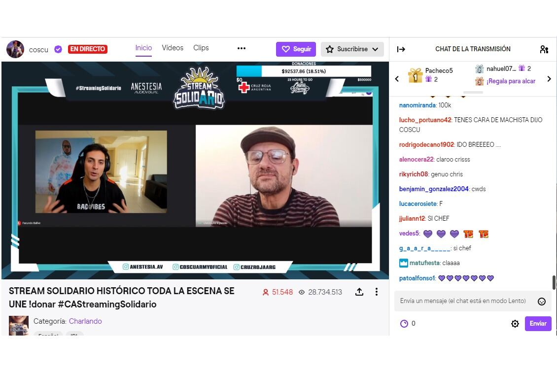 Coscu conduce desde su sillón de gamer.