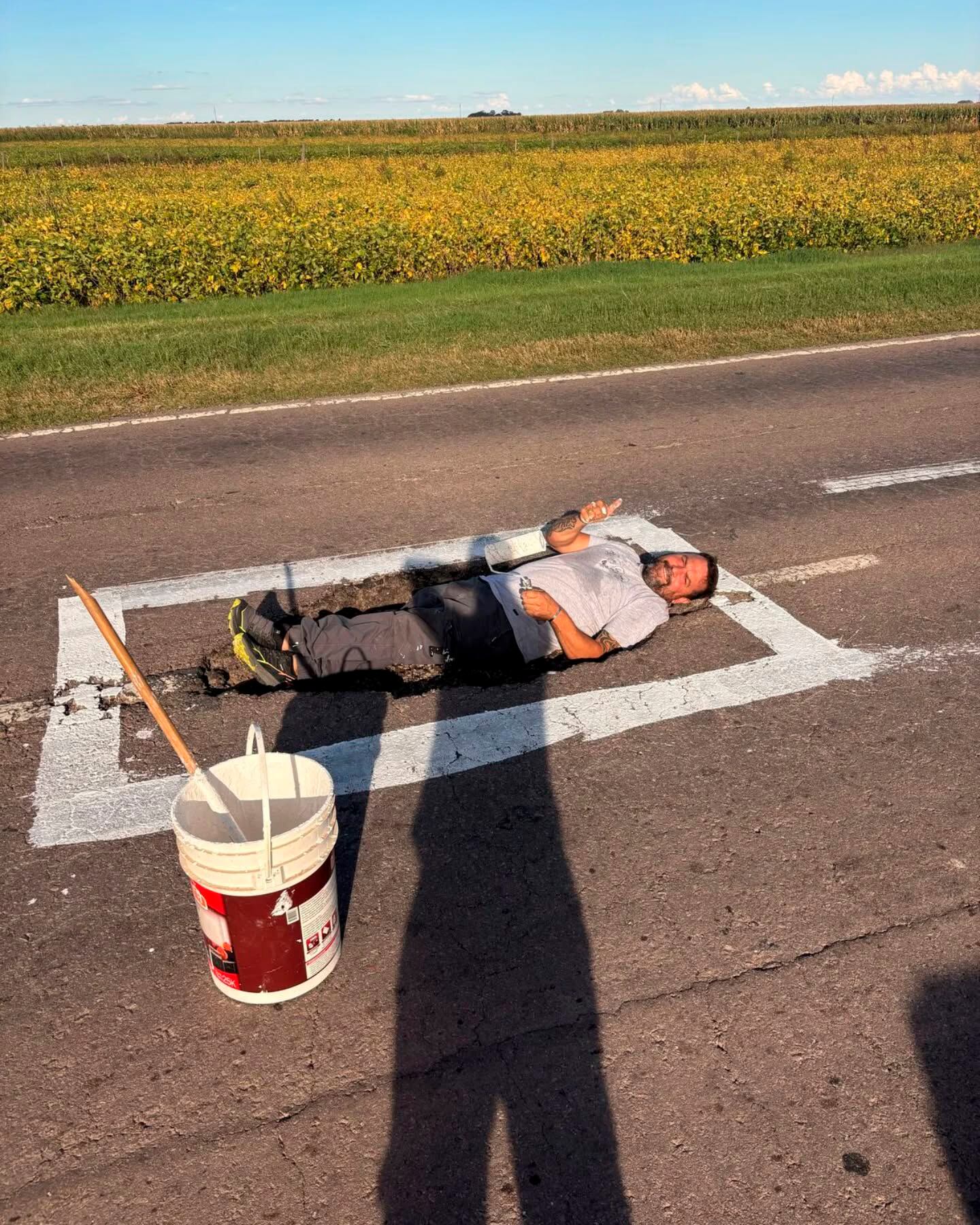 La creatividad de Marcelo Costa a modo de advertencia y protesta.