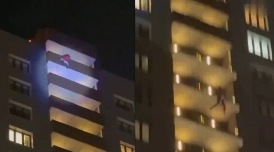 "Papá Noel" tuvo la intención de sorprender a sus hijos escalando un edificio (Captura de video).