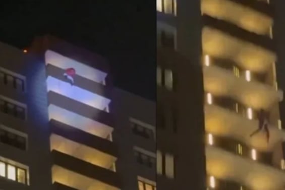 "Papá Noel" tuvo la intención de sorprender a sus hijos escalando un edificio (Captura de video).