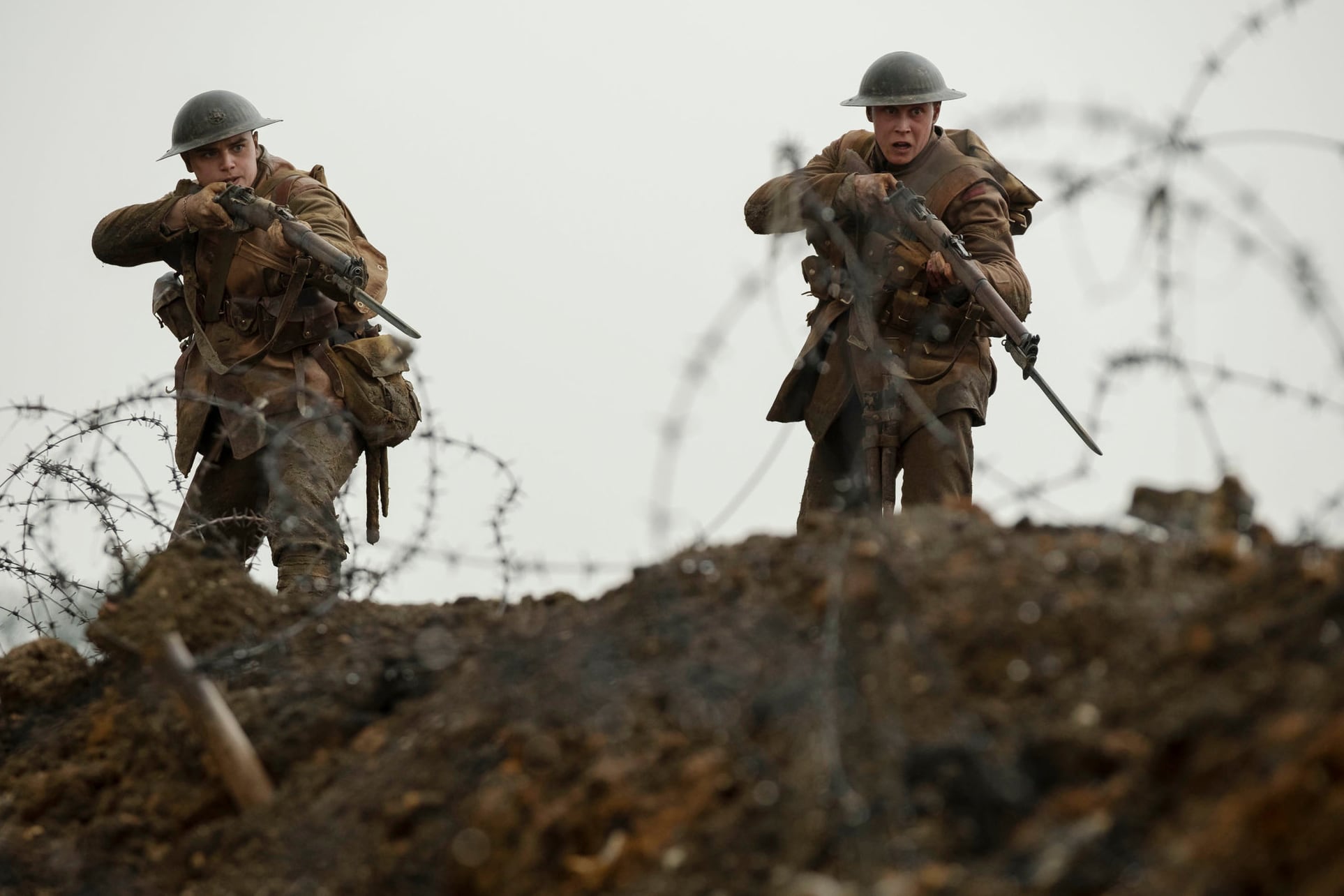 Dos soldados británicos se animan a una misión suicida durante la Primera Guerra Mundial.