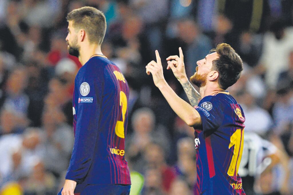 Lionel Messi festeja uno de sus dos goles en el Camp Nou.