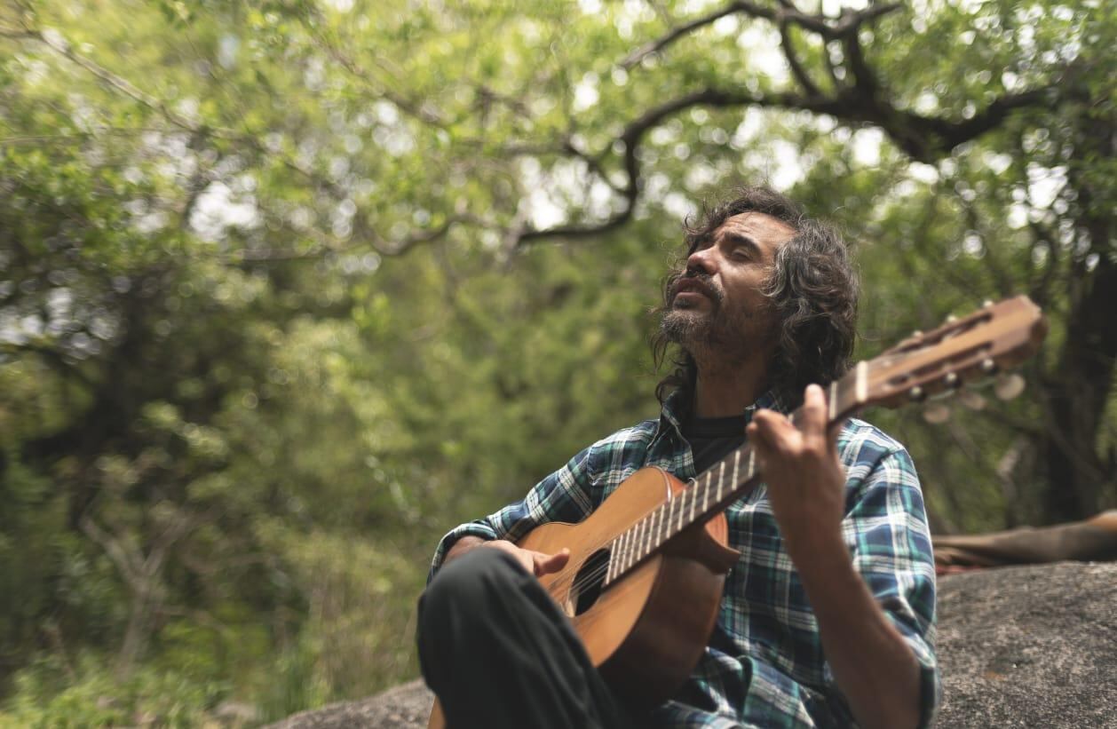 Aguirre señala que Suelto, su nuevo disco, "representa una etapa de introspección, observación personal y espiritualidad".