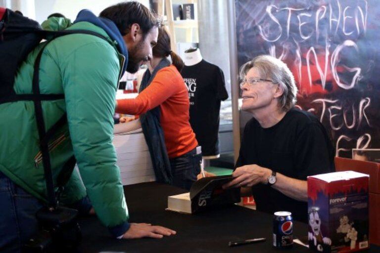 El mago del terror, durante una firma de ejemplares.