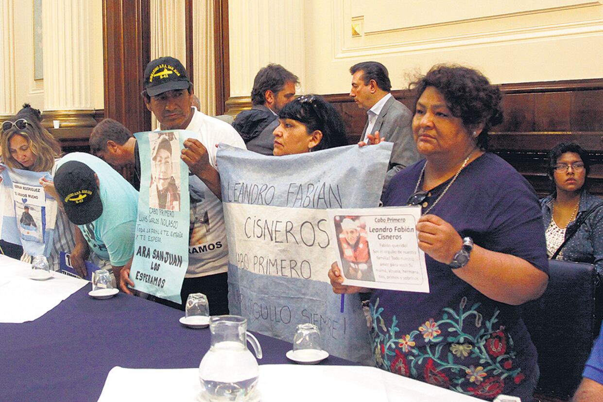 Los familiares en la reunión del miércoles con diputados de distintos bloques.