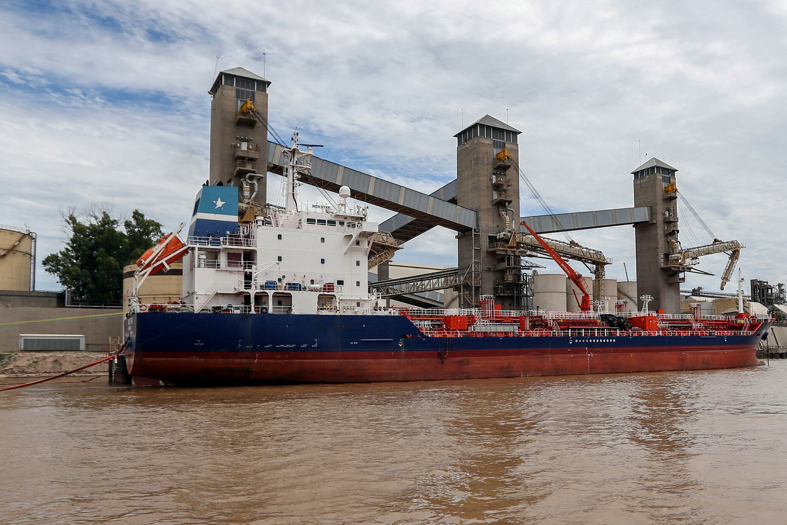 El anuncio de un nuevo dólar agr, que incluye el dólar soja, que ubica la cotización para la venta al exterior de esta oleaginosa en 300 pesos.