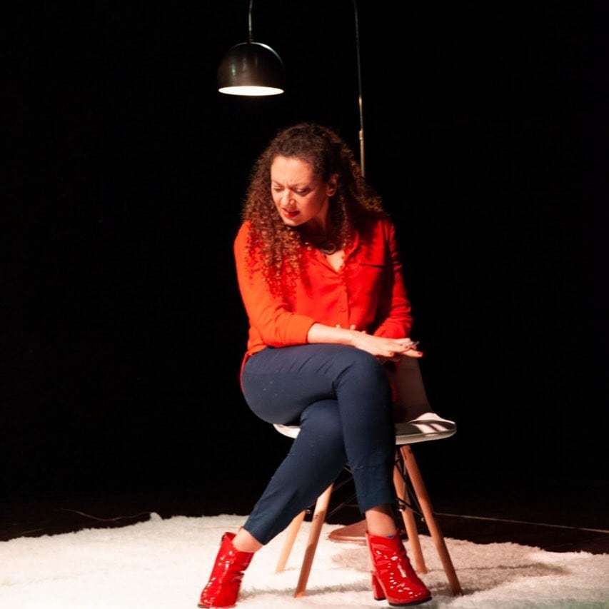 Vanesa Maja compone una criatura que es puro fuego.