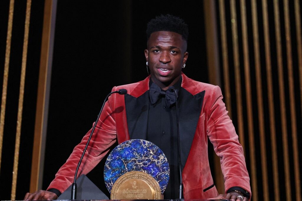 El jugador brasileño  aseguró al recoger el trofeo que es "muy feliz" de poder ayudar a pequeños