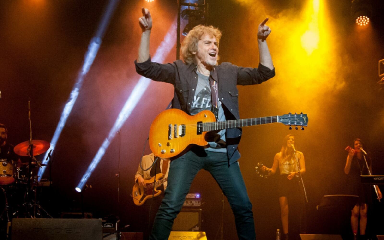 "Con la edad que tengo, todavía se me sigue moviendo la estantería”, dice el cantante, guitarrista, pianista y compositor.