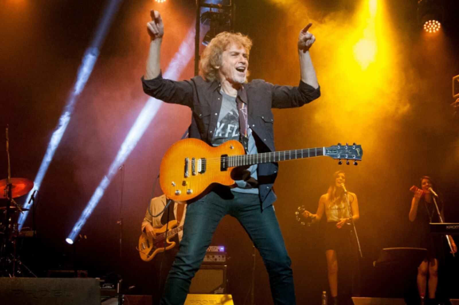 "Con la edad que tengo, todavía se me sigue moviendo la estantería”, dice el cantante, guitarrista, pianista y compositor.