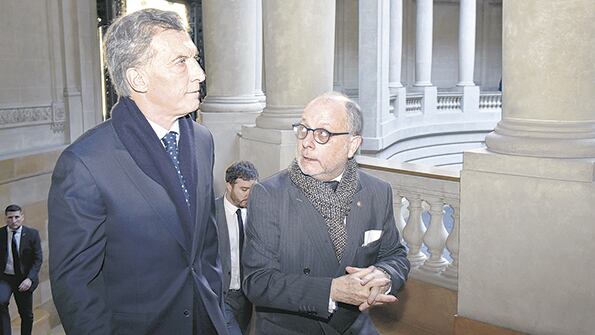 Macri y su canciller violando las normas del Mercosur y tratando de anular tratados por decreto.