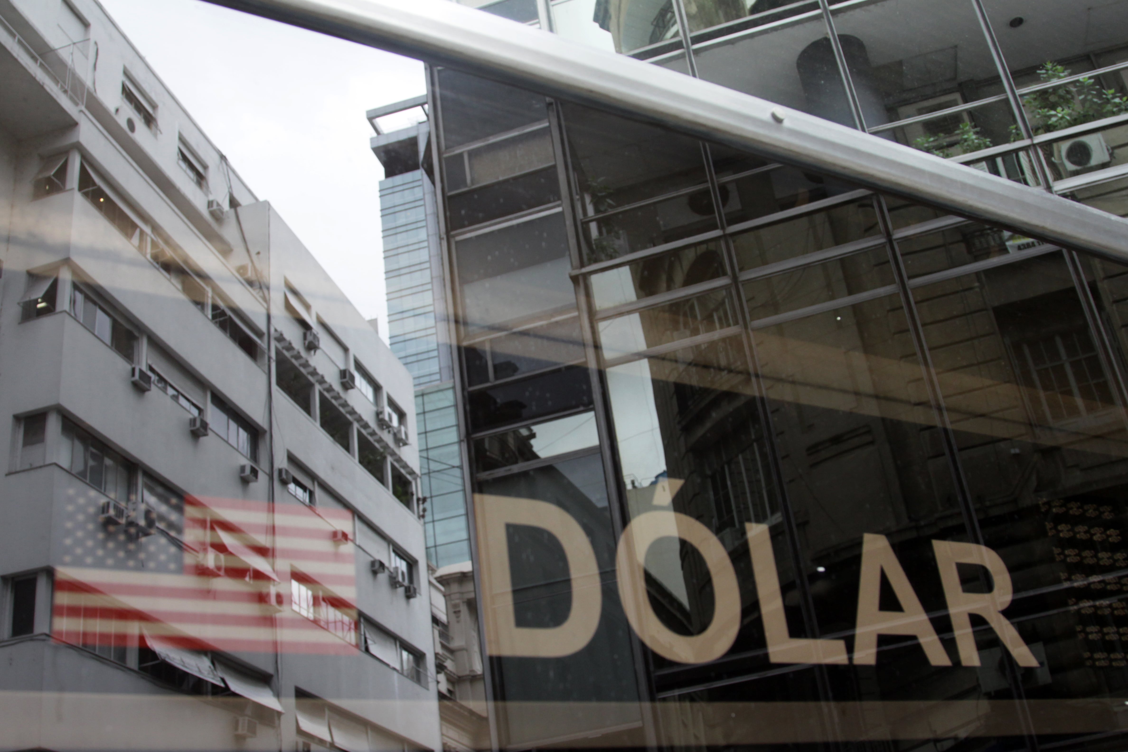 Los dólares bursátiles crecieron a la par del tipo de cambio oficial. Todos quedaron arriba de los 1320 pesos
